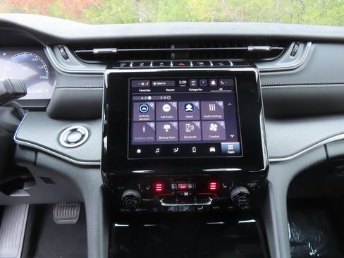 New 2025 Jeep Grand Cherokee Altitude image 5