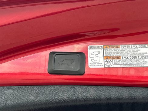 Used 2017 Toyota RAV4 Limited FWD image 6