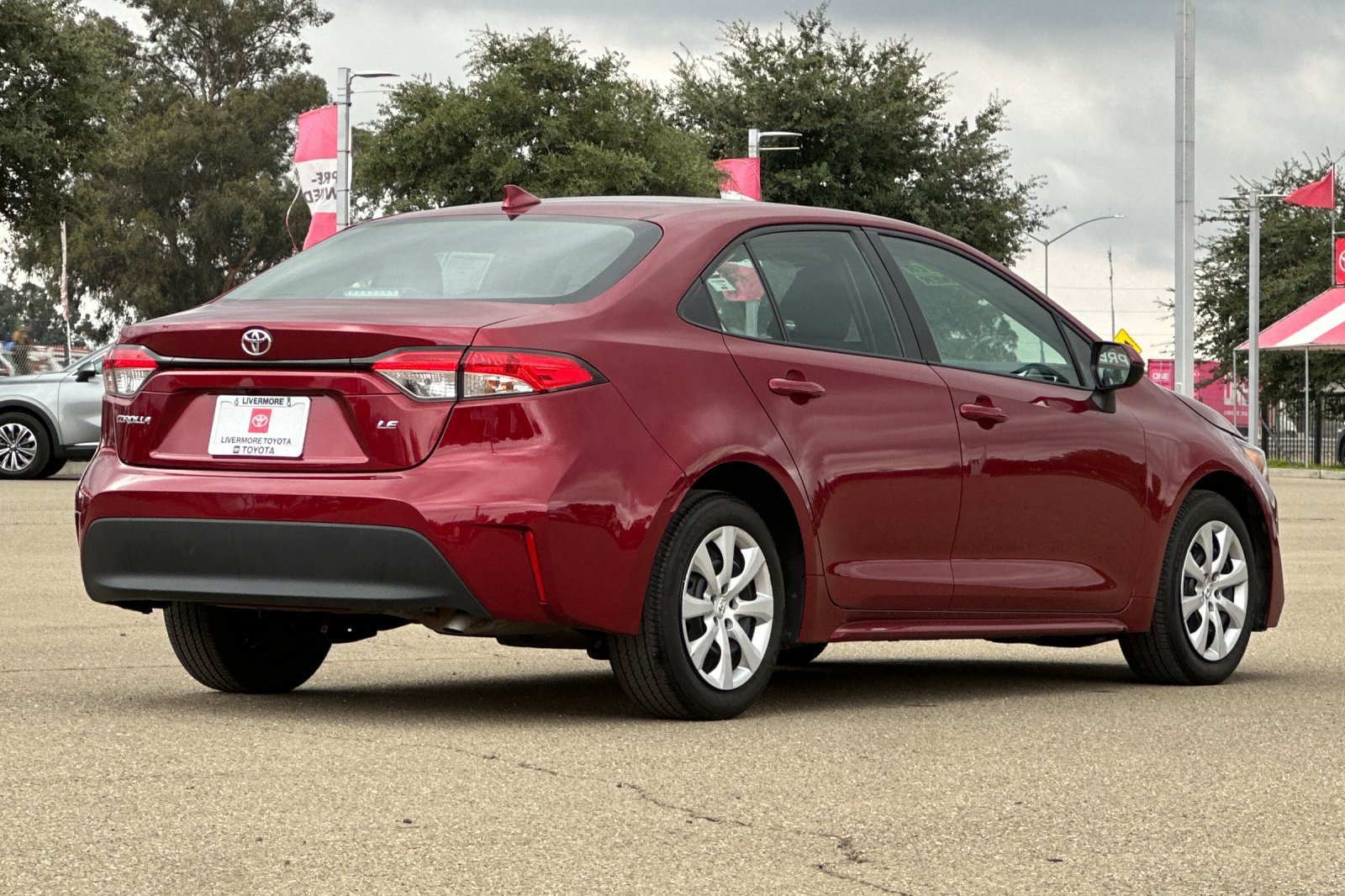 Used 2025 Toyota Corolla LE FWD image 4