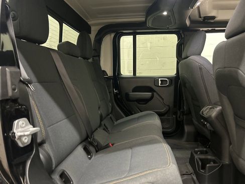 Used 2024 Jeep Gladiator Sport image 9