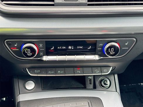 Used 2020 Audi Q5 2.0T Premium w/ Titanium Sport Package image 15