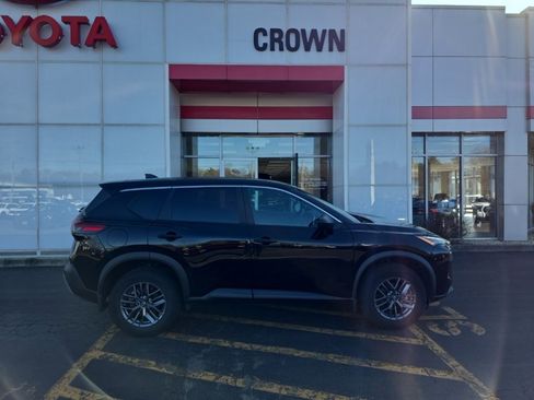 Used 2023 Nissan Rogue S image 2