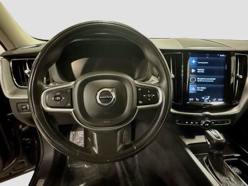 Used 2018 Volvo XC60 T5 Momentum w/ Vision Package image 13