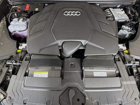 Certified 2025 Audi Q8 Premium Plus w/ Premium Plus Package AWD/4WD image 32