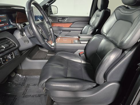 Used 2024 Lincoln Navigator Premiere image 11