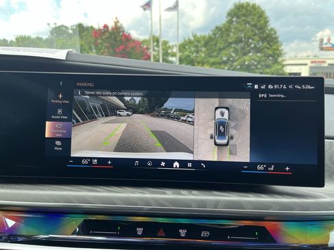 Used 2025 BMW i7 xDrive60 image 25