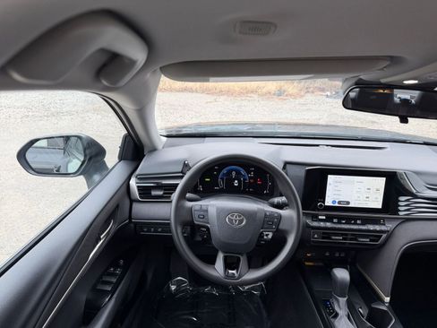 Used 2025 Toyota Camry LE image 33