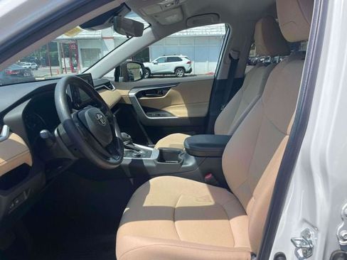 Used 2022 Toyota RAV4 LE AWD/4WD image 17