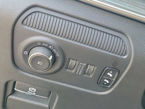 Used 2024 Jeep Wagoneer Series II AWD/4WD image 8