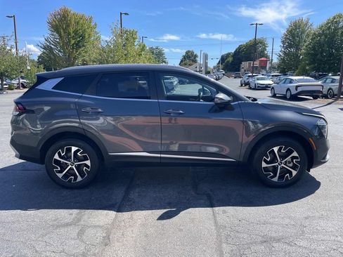 Used 2024 Kia Sportage EX AWD/4WD image 9