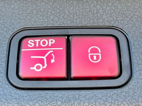 Certified 2022 Mercedes-Benz GLC 300 4MATIC image 33