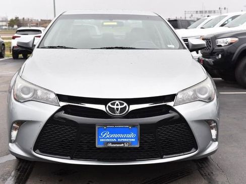 Used 2017 Toyota Camry SE image 4