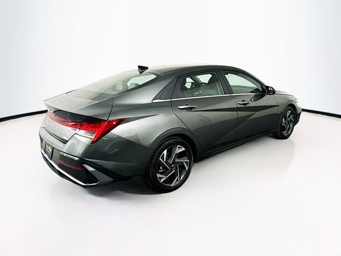 Used 2025 Hyundai Elantra Limited image 9