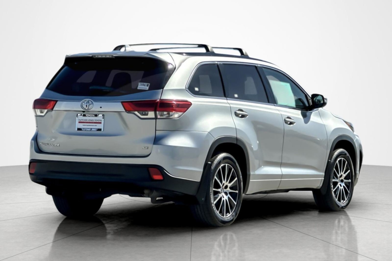 Certified 2018 Toyota Highlander SE w/ Protection Package #1 FWD image 5