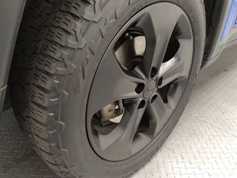 Used 2017 Jeep Compass Latitude w/ Popular Equipment Group image 31