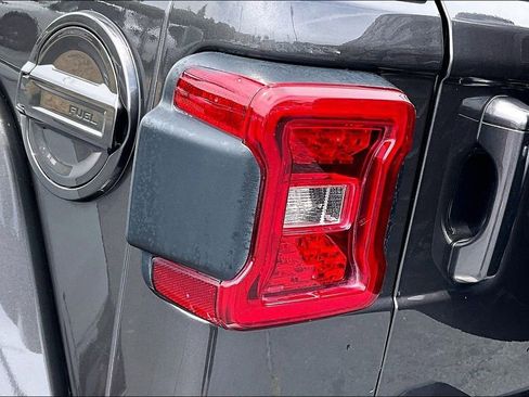 Used 2021 Jeep Wrangler Unlimited Sahara AWD/4WD image 30