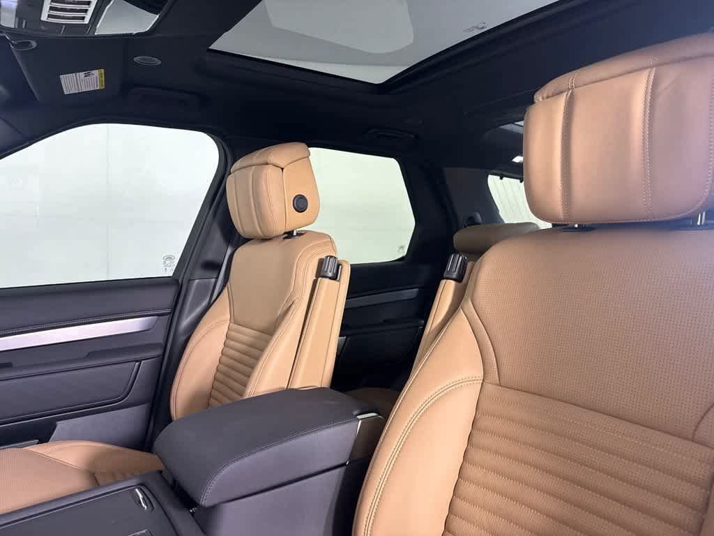 New 2026 Land Rover Discovery Limited Edition AWD/4WD image 6