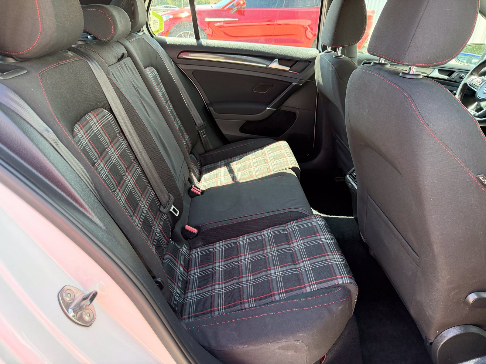 Used 2015 Volkswagen Golf 4-Door FWD image 21