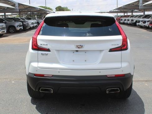 Used 2021 Cadillac XT4 Luxury w/ Cold Weather Package FWD image 4