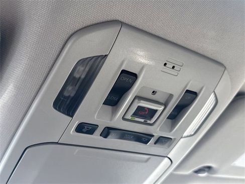 Used 2022 Toyota Highlander XLE image 32