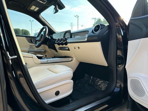 Used 2023 Mercedes-Benz GLB 250 4MATIC w/ Premium Package image 46