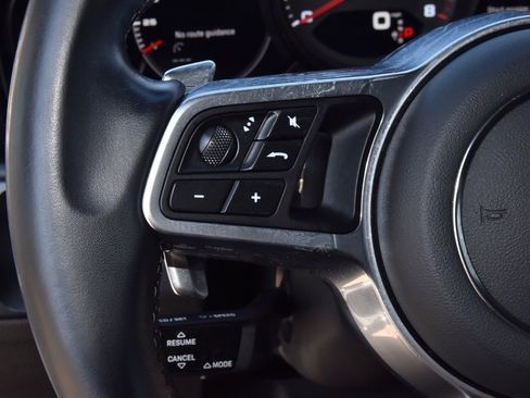 Used 2023 Porsche Cayenne Platinum Edition image 23