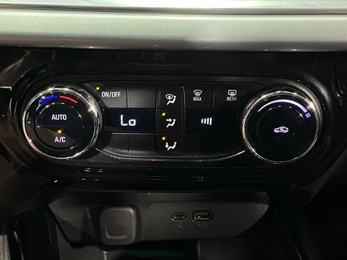 Used 2024 Chevrolet Trax LT FWD image 24