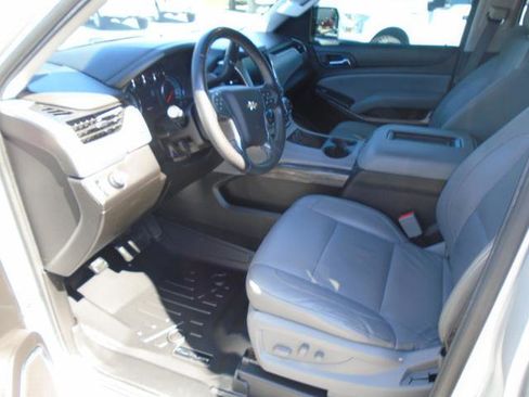 Used 2017 Chevrolet Suburban LT image 13