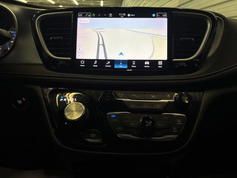 Used 2021 Chrysler Pacifica Touring-L w/ S Appearance Package FWD image 18