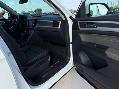 Used 2022 Volkswagen Atlas SEL R-Line AWD/4WD image 8