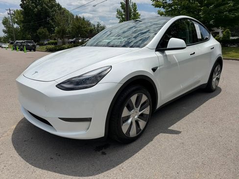 Used 2023 Tesla Model Y Long Range AWD/4WD image 9