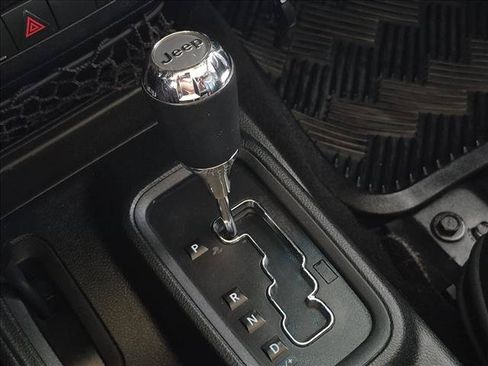 Used 2017 Jeep Wrangler Unlimited Rubicon AWD/4WD image 12