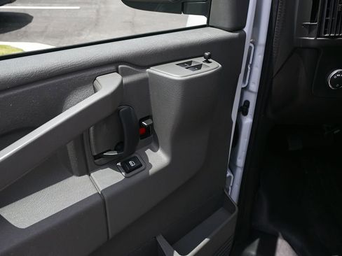Used 2025 Chevrolet Express 2500 w/ Driver Convenience Package RWD image 8