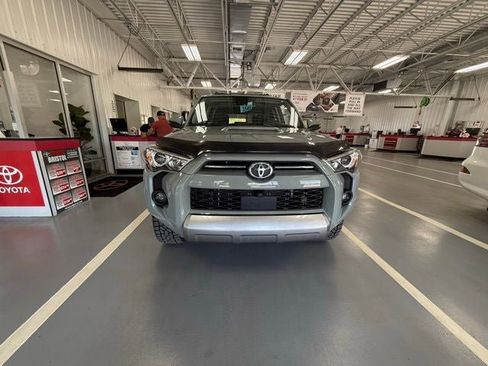 Used 2023 Toyota 4Runner TRD Off-Road Premium w/ Off Road Premium Plus Package AWD/4WD image 6