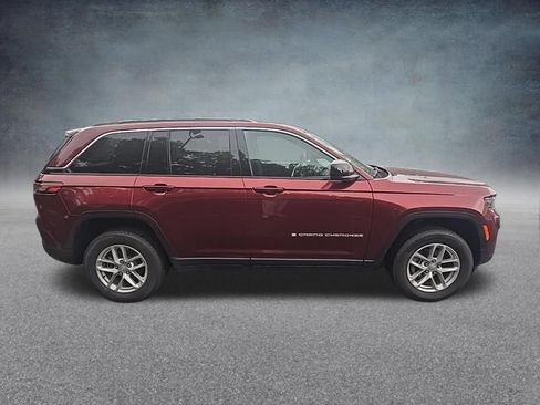 Used 2025 Jeep Grand Cherokee Laredo X w/ Luxury Tech Group I AWD/4WD image 11