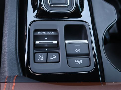 Used 2025 Honda Pilot TrailSport image 32