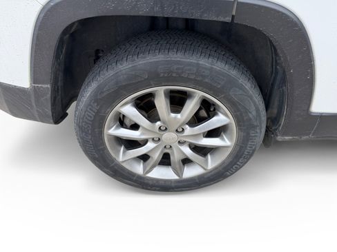 Used 2018 Jeep Cherokee Limited w/ Technology Group image 16