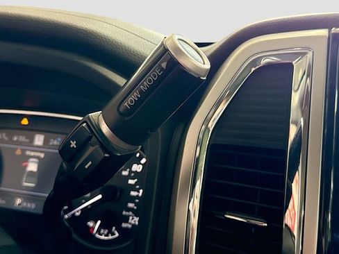 Used 2020 Nissan Titan SV w/ SV Convenience Package image 18