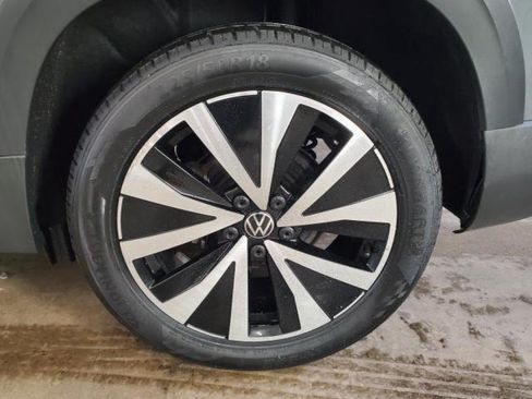 Used 2022 Volkswagen Taos SE AWD/4WD image 5