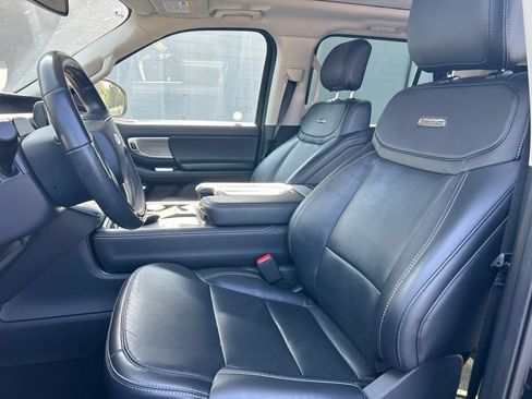 Used 2025 Ford Expedition Platinum AWD/4WD image 11