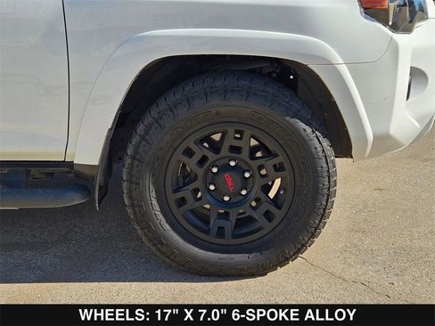 Used 2021 Toyota 4Runner SR5 Premium image 3