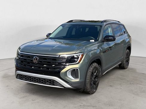 Used 2025 Volkswagen Atlas Peak Edition SE AWD/4WD image 1