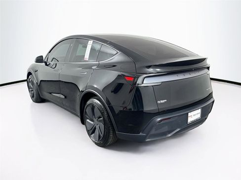 Used 2026 Tesla Model Y Long Range image 4