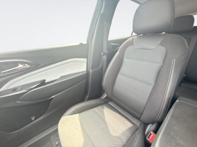 Used 2026 Chevrolet Trax LT FWD image 25