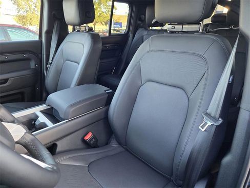 New 2025 Land Rover Defender 130 X-Dynamic SE image 12