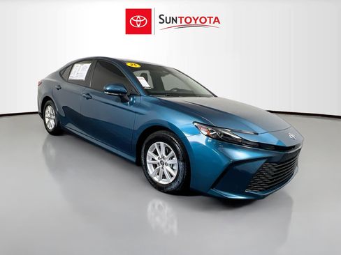 Used 2025 Toyota Camry LE FWD image 1