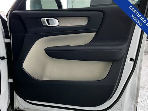 Used 2023 Volvo XC40 B4 Plus w/ Protection Package Premier image 25