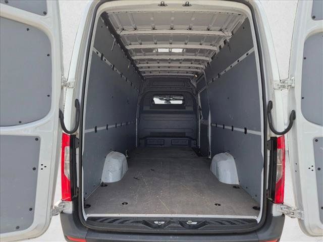 Used 2024 Mercedes-Benz Sprinter 2500 w/ Acoustic Package image 16