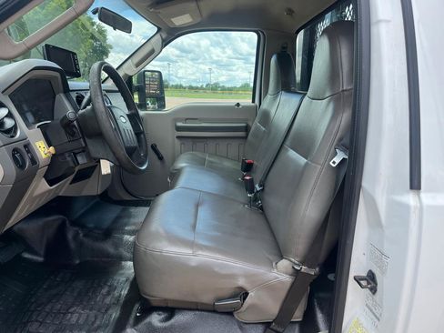 Used 2009 Ford F550 2WD Regular Cab Super Duty image 14