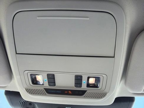 Used 2025 Ford Explorer Active RWD image 40